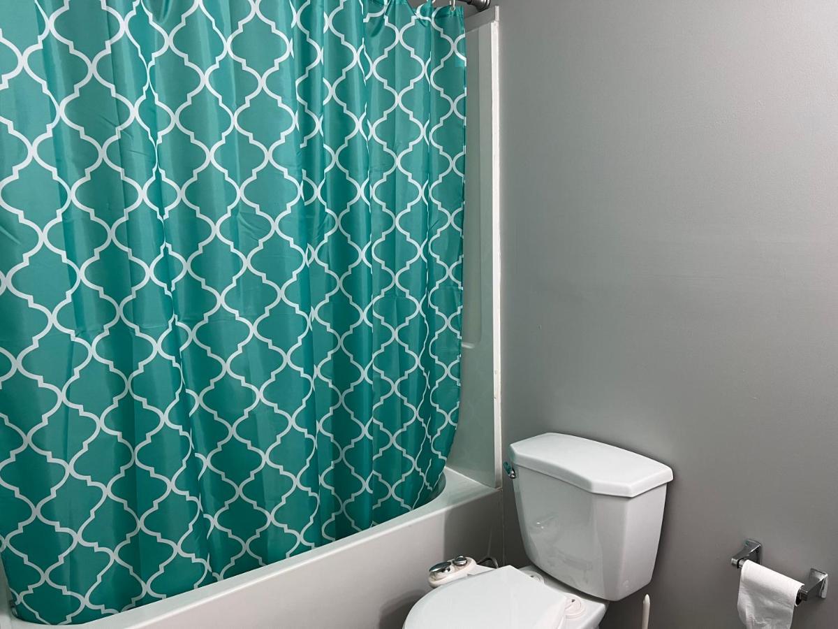 Cozy Modern And Lavish 1 Bedroom Basement Suite Winnipeg Eksteriør billede